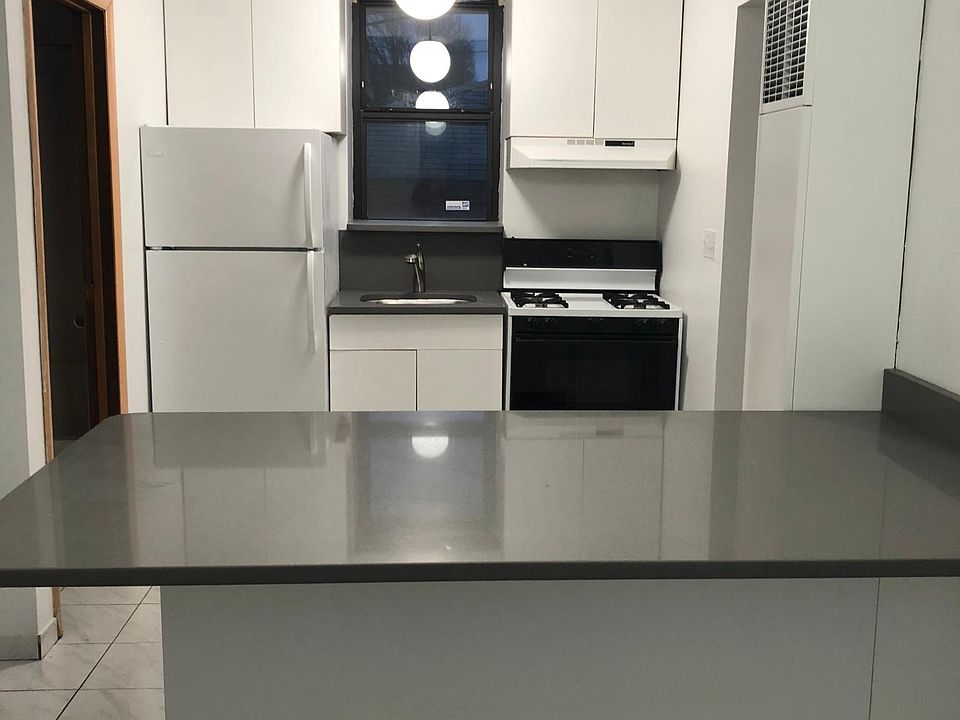 1st image of 537 N Claremont Ave