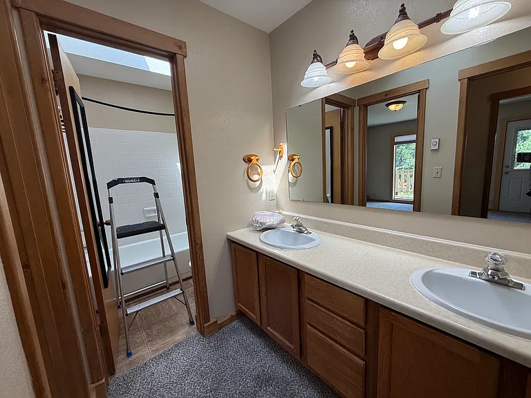 5 N Yellowstone Ave — Photo 25