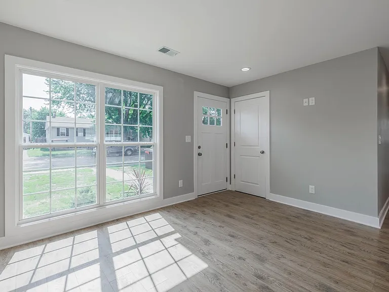 660 Fargo St — Photo 4