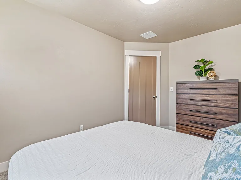 2719 E Decameron Ln — Photo 44