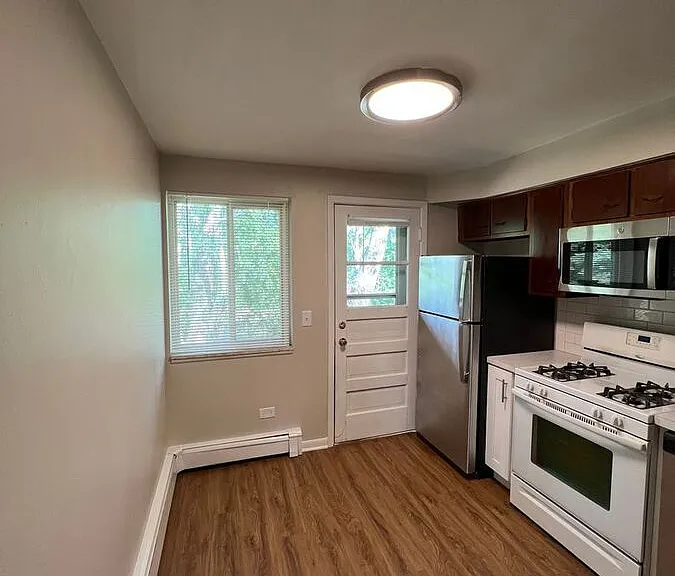 320 N Harvard Ave #H — Photo 2