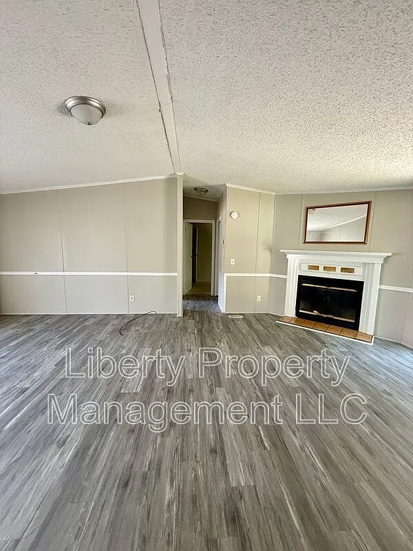 3 bed, 2.0 bath, 1100 sqft, $1,325 — Photo 4