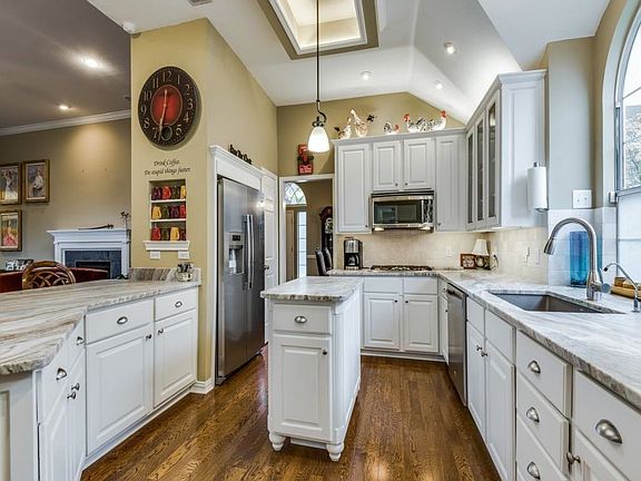 2nd image of 109 Ventura Ct
