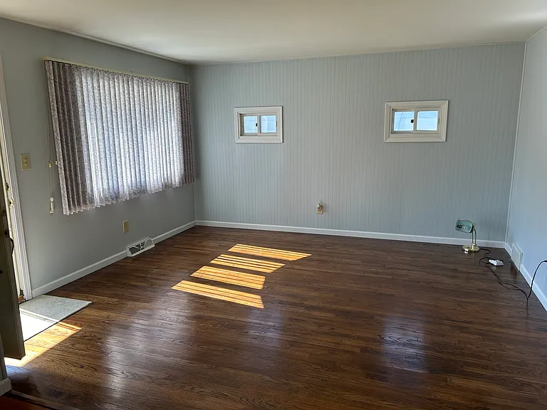 1516 S Berry St — Photo 2