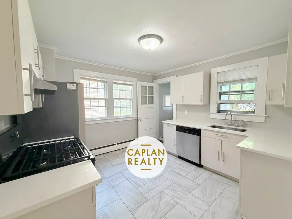 3 bed, 1.5 bath, 1440 sqft, $3,500 — Photo 3
