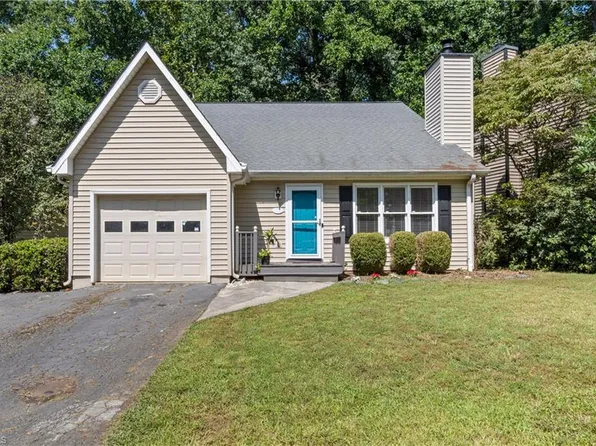 4965 Lochraven Dr, Winston Salem, NC 27104