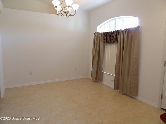 5th image of 483 Entrada St SE