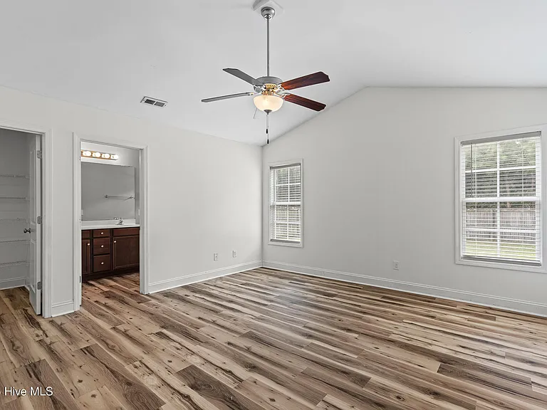 216 Jasmine Ln — Photo 15