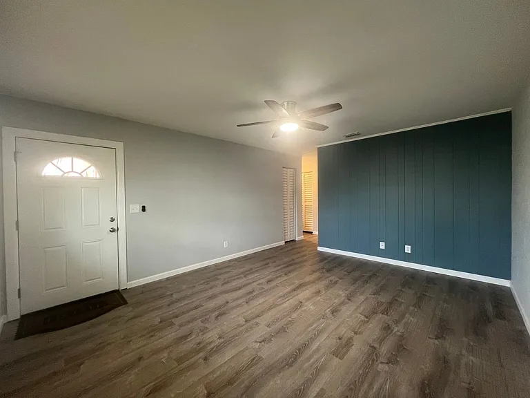 5173 Pineland Ave — Photo 18