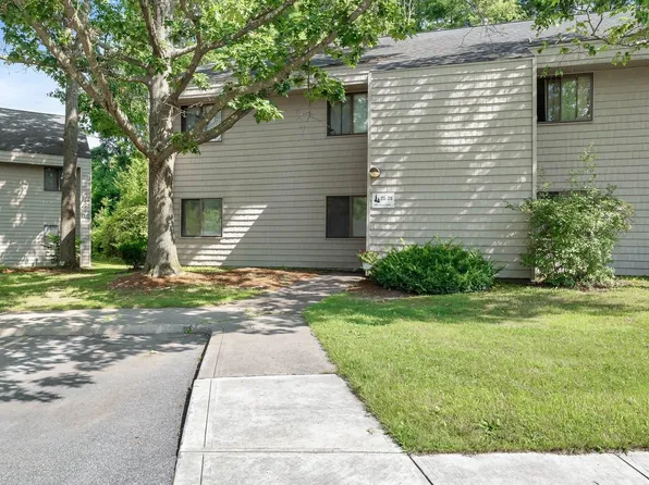 27 Hawthorne Circle, South Burlington, VT 05403