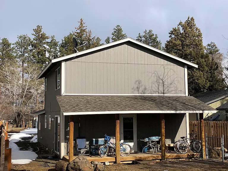 359 N Locust Ln — Photo 1