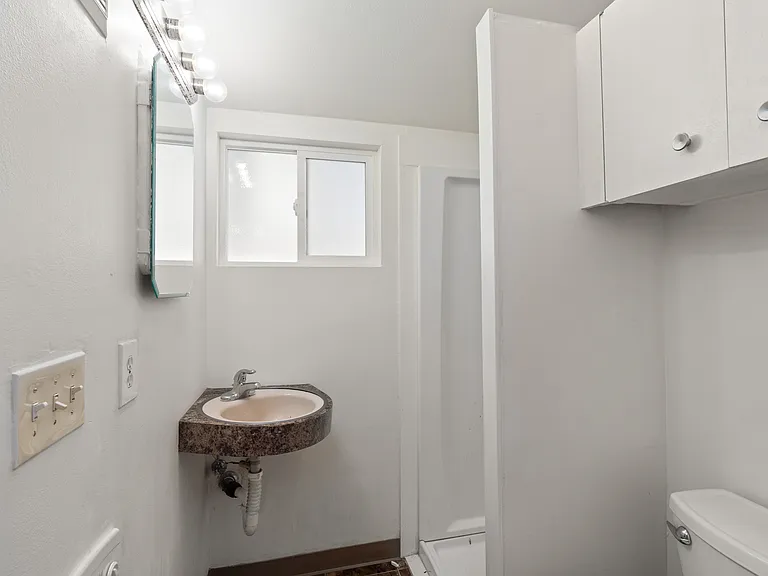 112 E 1st St #2 — Photo 8