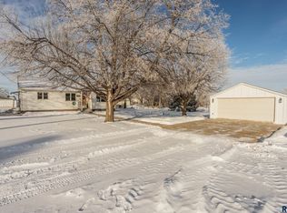 112 E Plum St, Freeman, SD 57029