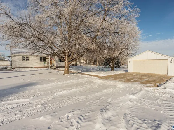 112 E Plum St, Freeman, SD 57029
