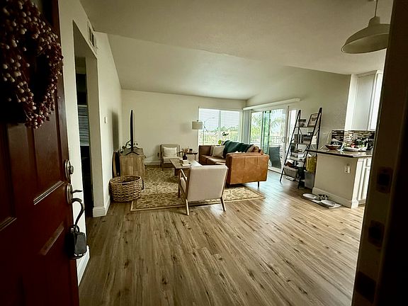 3rd image of 2275 Del Mar Way Unit 302