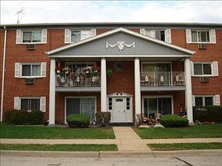 1st image of 16 E Lillian Ave APT 2D