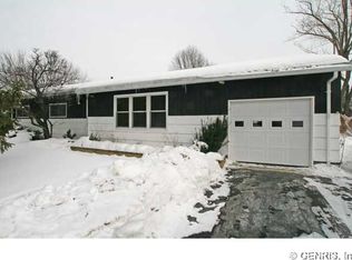 98 Viscount Dr, Rochester, NY 14623