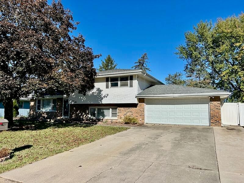 1st image of 631 Concord Pl