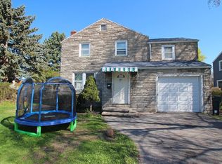 90 Dunsmere Dr, Rochester, NY 14615