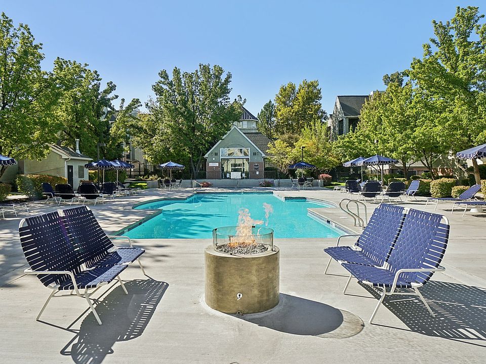 Fire Pit / Pool Deck