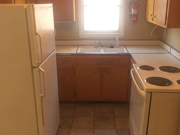 4th image of 915 E Curtis St APT B