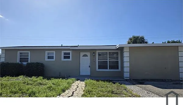 4 bed, $2,800 — Photo 1