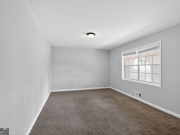 4th image of 2791 Knollview Dr