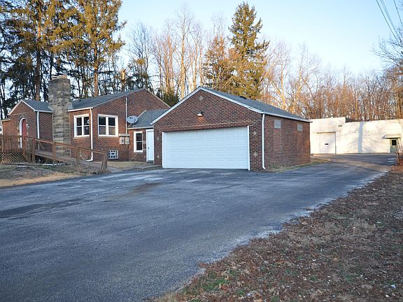 Building in rear not included, rents separately