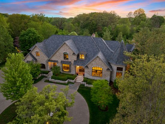 1010 Glenbriar Ct, St Charles, IL 60174