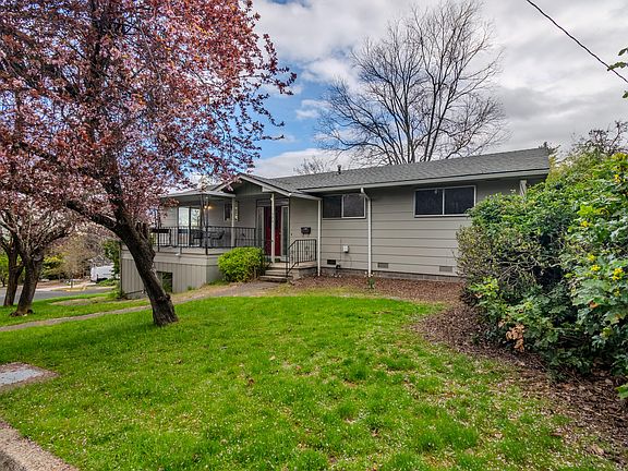 2nd image of 390 Morton St