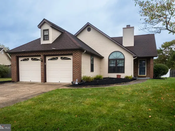 4 Birchwood Dr, Marlton, NJ 08053