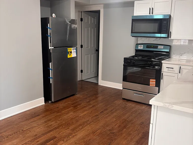 1950 W Fargo Ave #3F — Photo 3