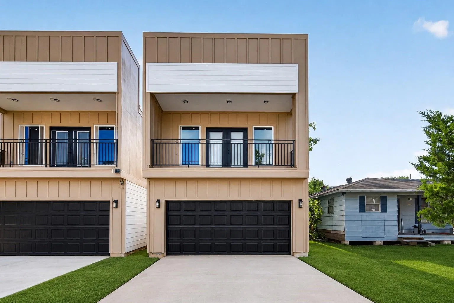 3 bed, 2.5 bath, 2500 sqft, $2,800 — Photo 1
