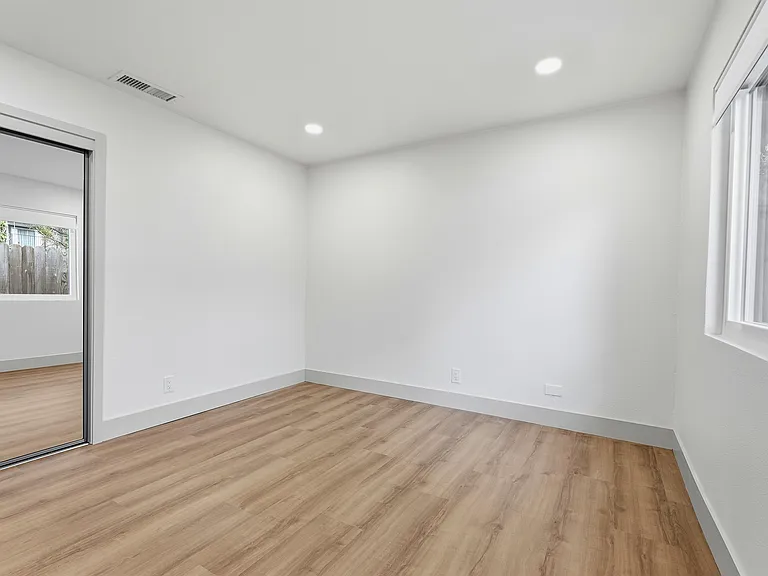 207 Alaska Ave #3 — Photo 9
