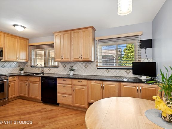 5th image of 2907 N Nagle Ave