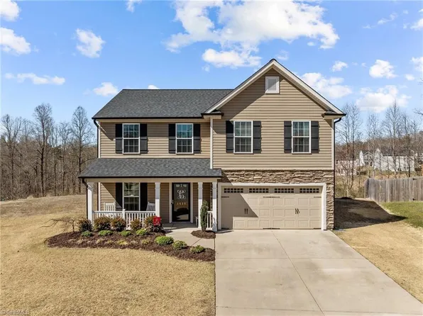 3627 Hayfield Ct, Thomasville, NC 27360