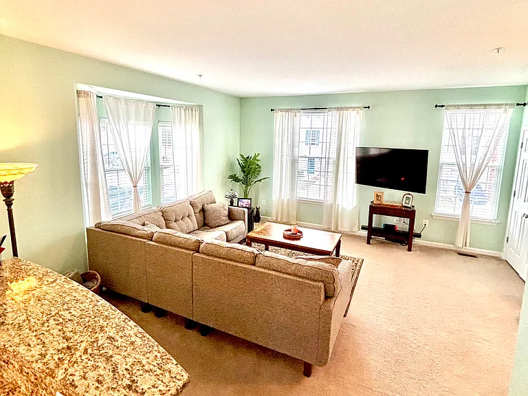 7673 Timbercross Ln — Photo 6