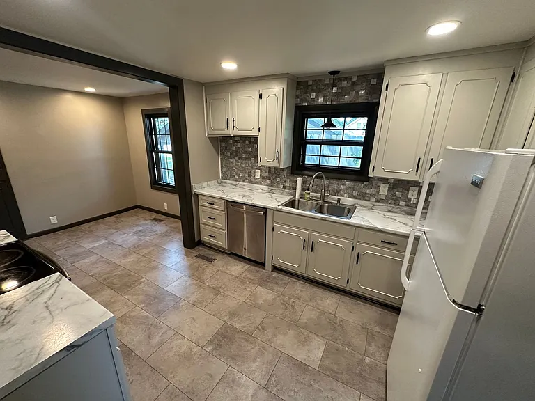408 Spence Ln — Photo 11