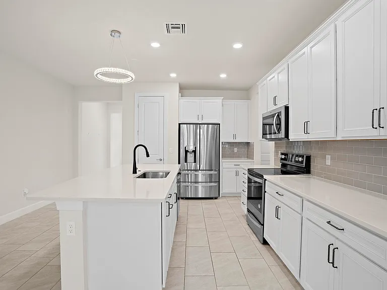 1866 SE Tarni Way — Photo 13