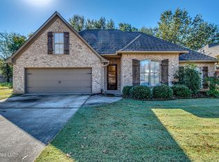 211 Rue Beau Chene Rd, Ridgeland, MS 39157