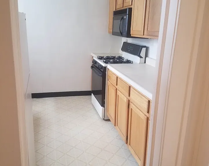 Poplar Place — Photo 8