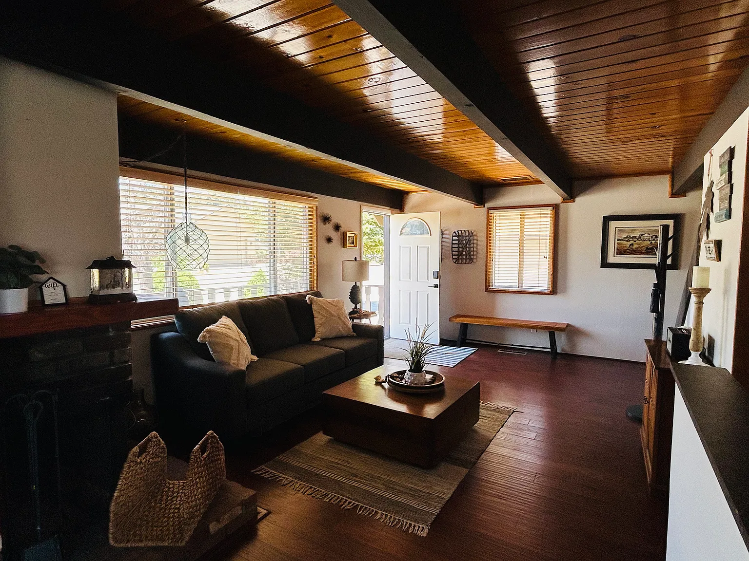 3 bed, 1325 sqft, $2,495 — Photo 2