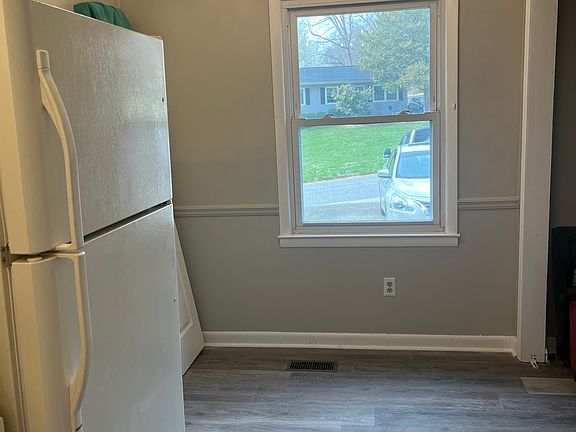 Breakfast nook, Washer/ Dryer hook up