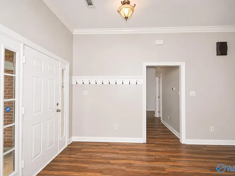 103 Tudor Pl — Photo 2