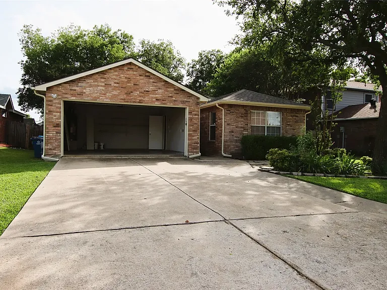 147 Southlake Dr — Photo 2