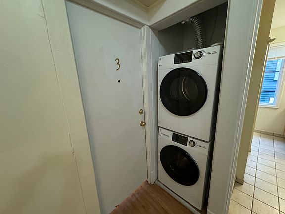 2nd image of 325 E Jefferson St APT 4