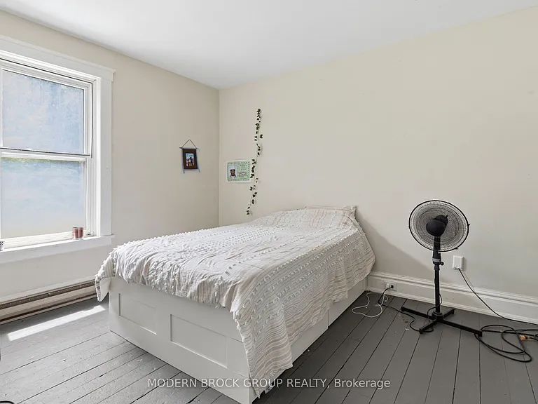 322 King St W — Photo 16