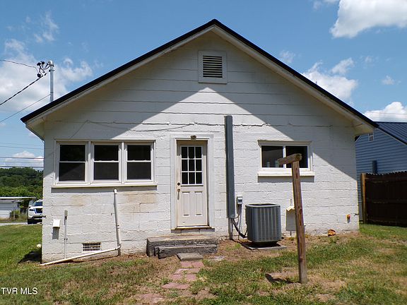 4th image of 1129 Forest St