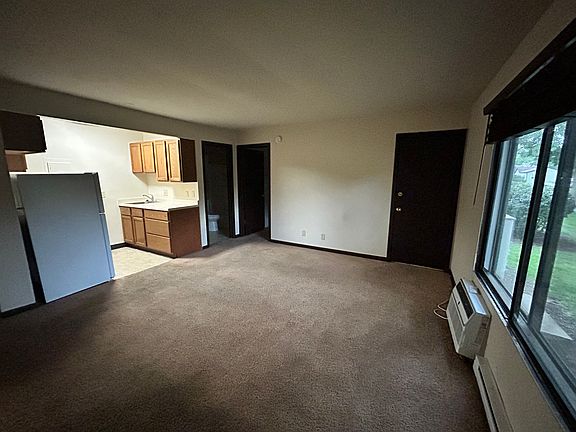 3rd image of 3030 Commercial Ave