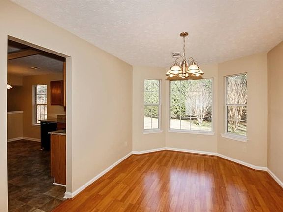 5th image of 304 Fox Briar Ct
